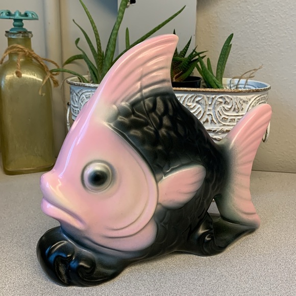 Adorable Mid-Century Pink and Black Fish Planter or wall pocket. Ceramic - Picture 6 of 6